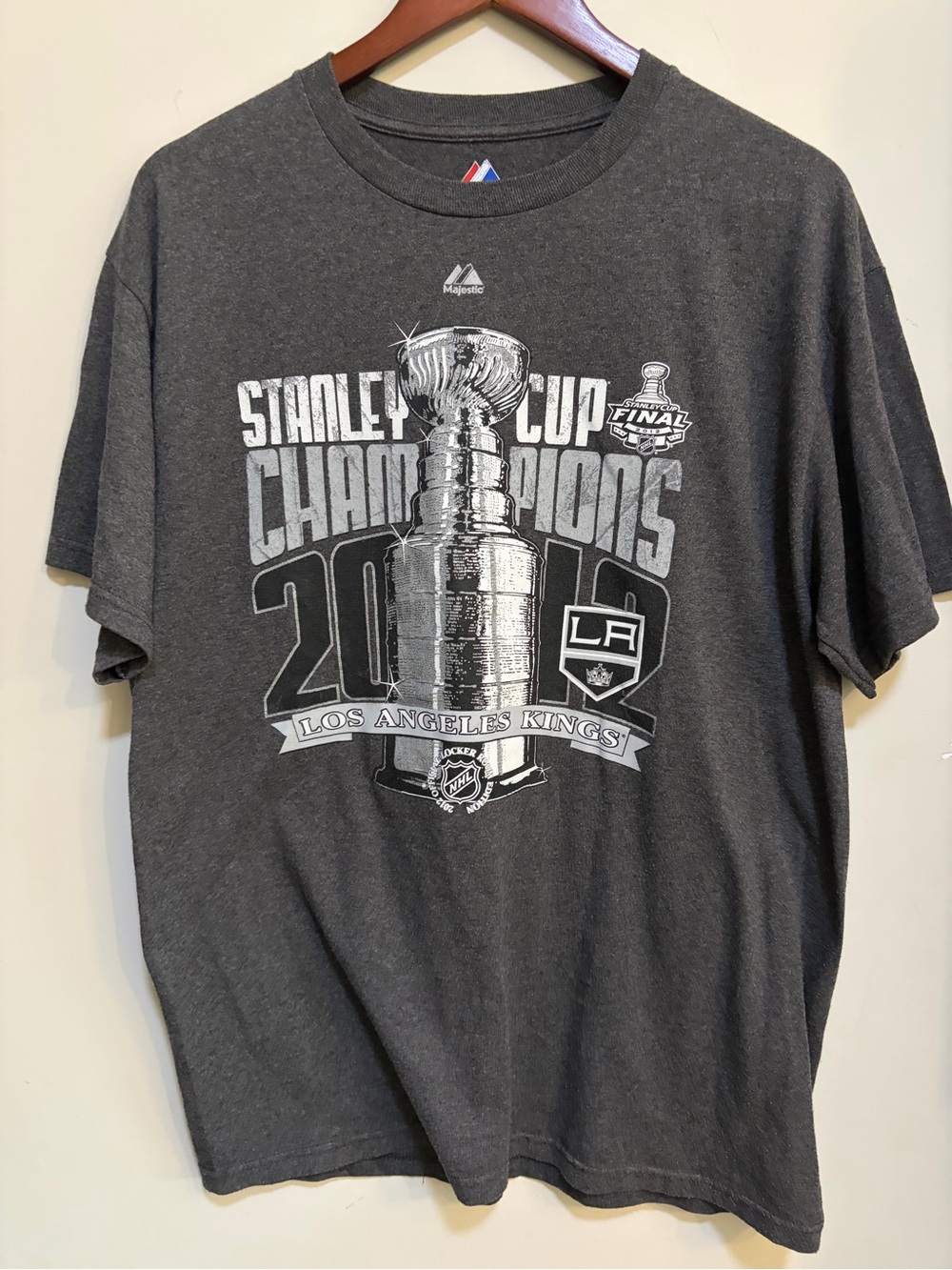 Los Angeles Kings 2012 Stanley Cup Champions Majestic NHL T-Shirt Large Gray